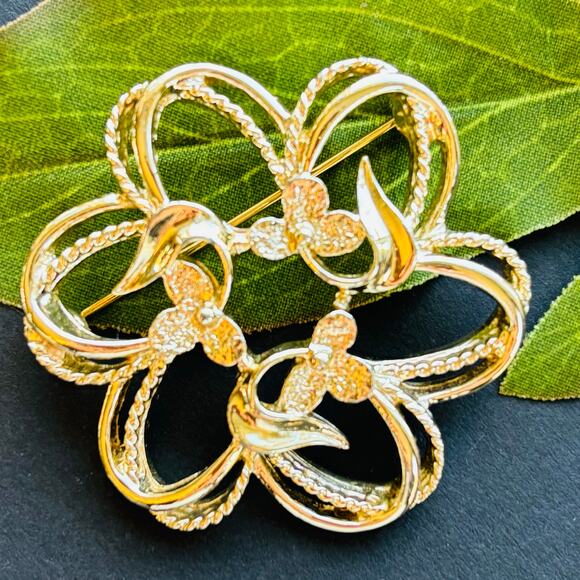 Vintage Sarah Coventry "Fleurette" Gold Tone Floral Swirl Brooch - Picture 2 of 5